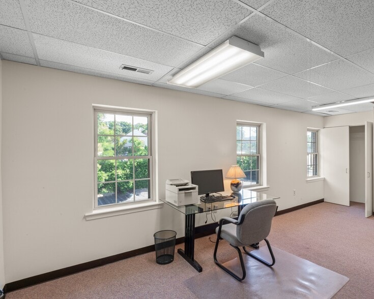 7003 Kilworth Ln, Springfield, VA for sale - Building Photo - Image 3 of 6