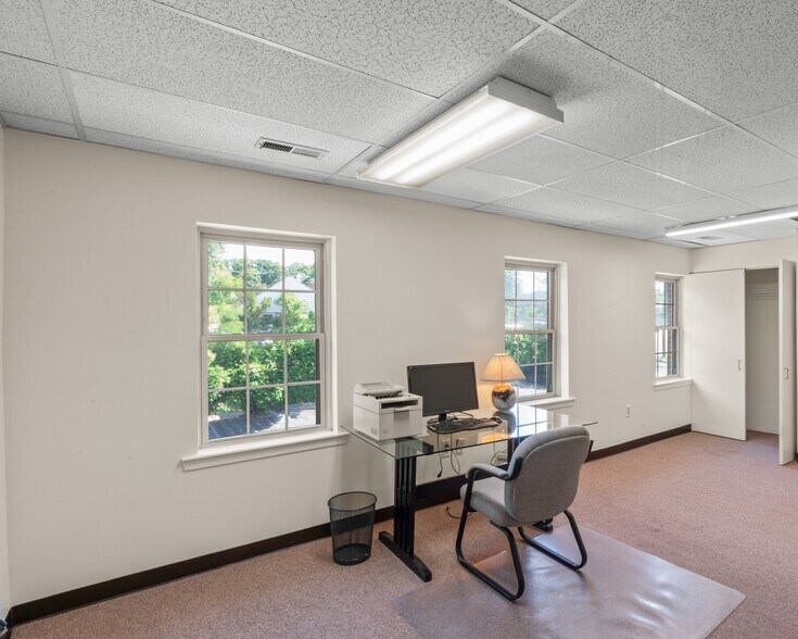 7003 Kilworth Ln, Springfield, VA à vendre - Photo du bâtiment - Image 3 de 6