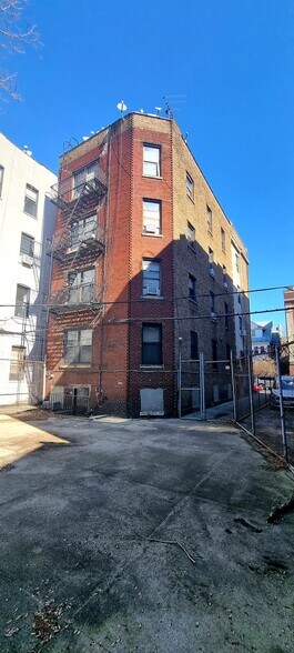 600 E 22nd St, Brooklyn, NY à vendre - Photo du bâtiment - Image 2 de 3