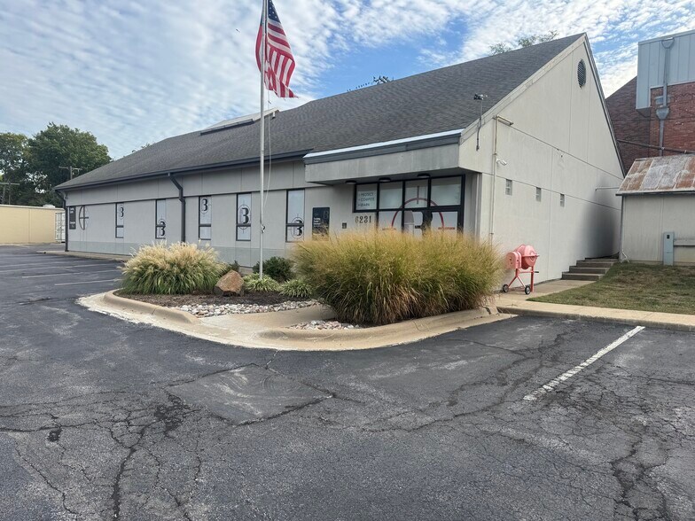 6231 Robinson St, Overland Park, KS à louer - Photo principale - Image 1 de 6