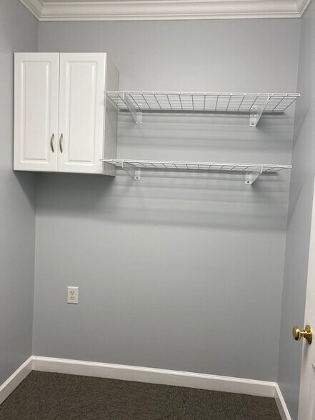 8402 Six Forks Rd, Raleigh, NC à louer - Photo du bâtiment - Image 3 de 22