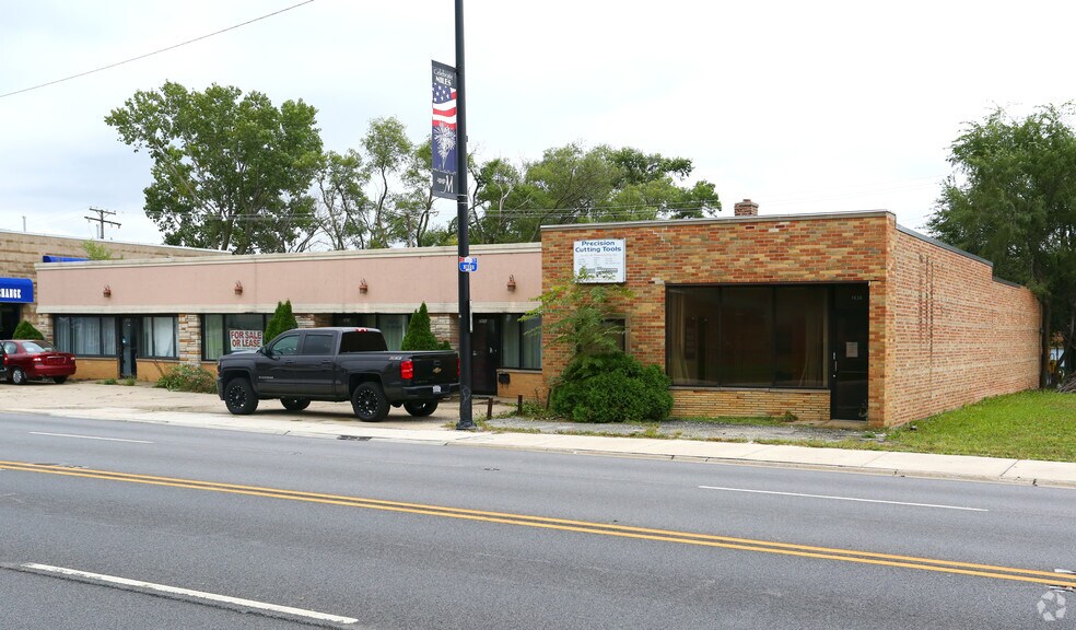 7430 N Milwaukee Ave, Niles, IL for sale - Building Photo - Image 3 of 4