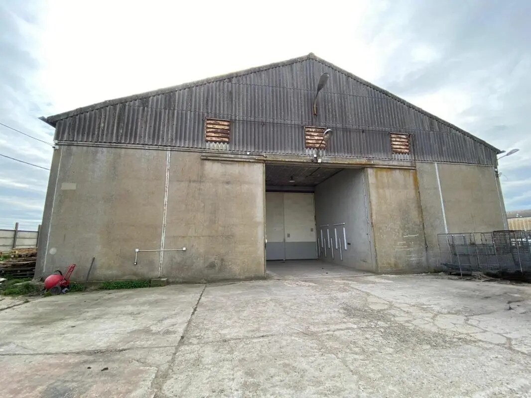 Industrial in Aunay-sous-Auneau for lease Building Photo- Image 1 of 8