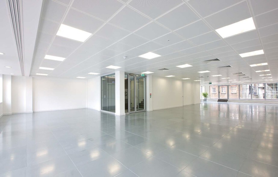 85-86 Newman St, Londres à louer - Hall d’entrée - Image 2 de 12