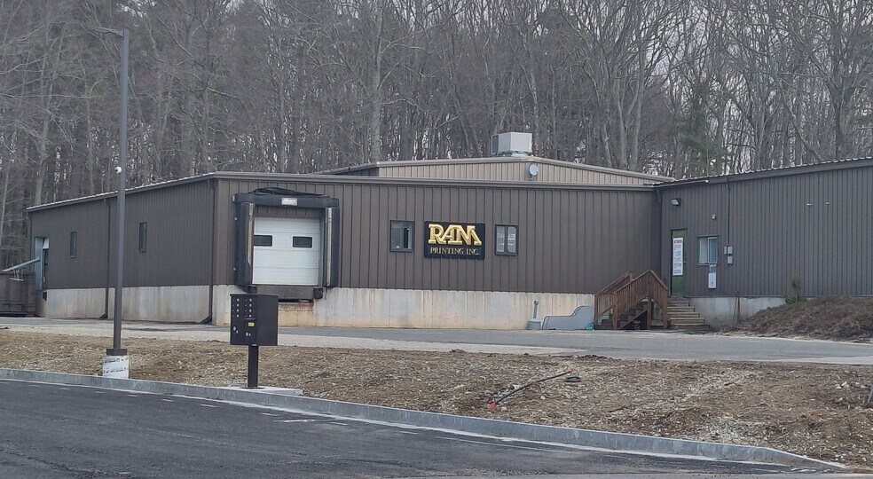 5 Commerce Park Dr, East Hampstead, NH à vendre - Photo du bâtiment - Image 2 de 3