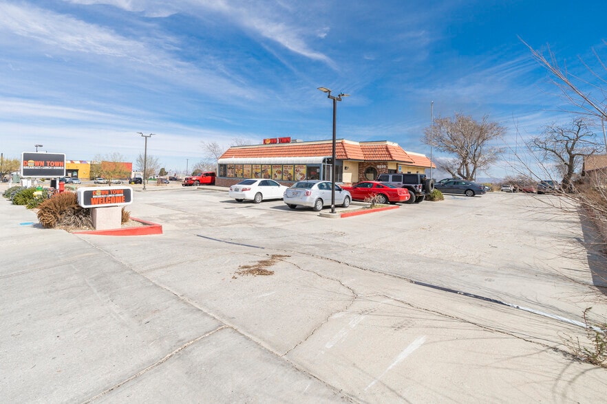 9599 Sheep Creek Rd, Phelan, CA à vendre - Photo du bâtiment - Image 3 de 12