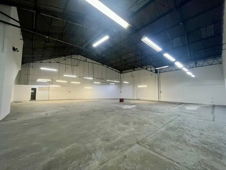 Flex dans Avignon à louer - Photo du bâtiment - Image 3 de 8