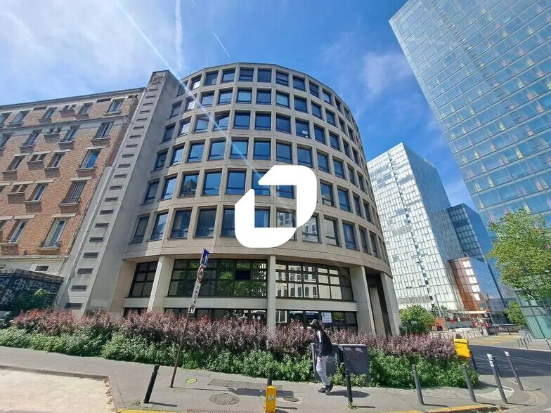 Office in Montreuil for lease - Building Photo - Image 1 of 8