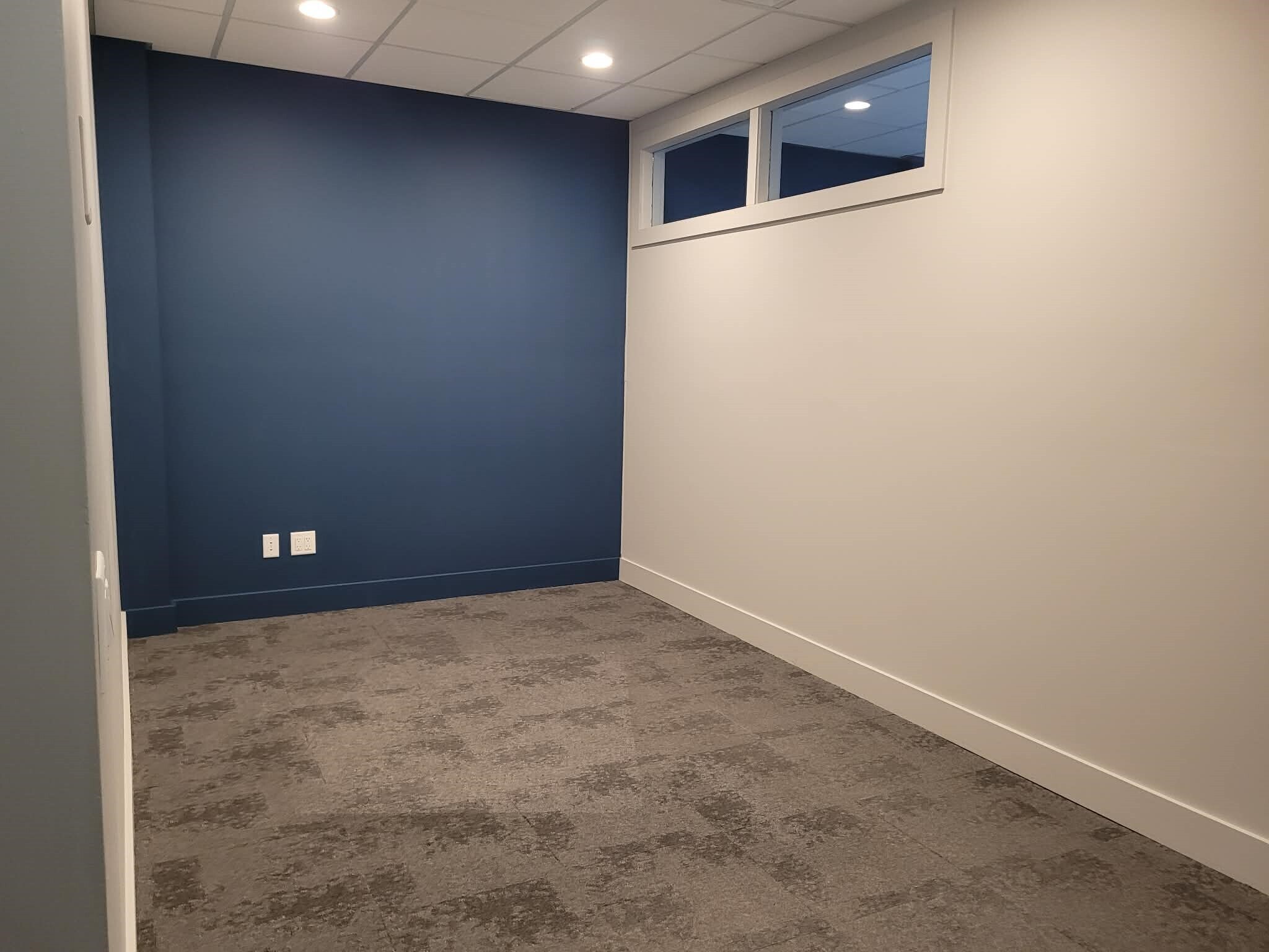 1455 Ellis St, Kelowna, BC for lease Interior Photo- Image 1 of 3