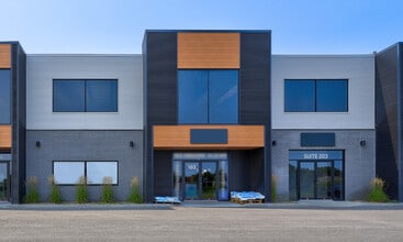 174 Rue Lescarbeault, Saint-alexis-de-montcalm, QC à louer Photo du bâtiment- Image 2 de 11