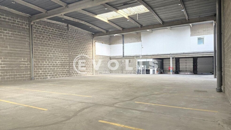 59 Rue Edith Cavell, Vitry-sur-Seine for lease - Interior Photo - Image 3 of 5
