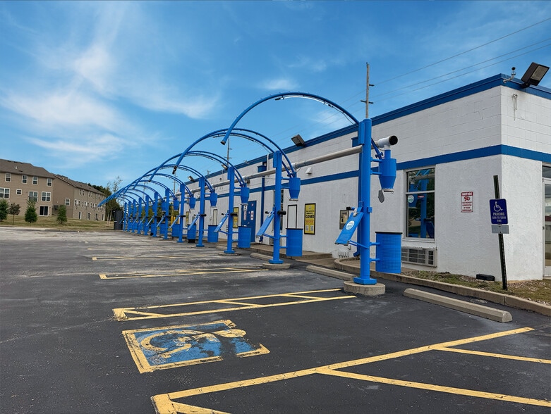Two Car Wash Facilities & Land Parcel portfolio of 3 properties for sale on LoopNet.ca - Building Photo - Image 2 of 9