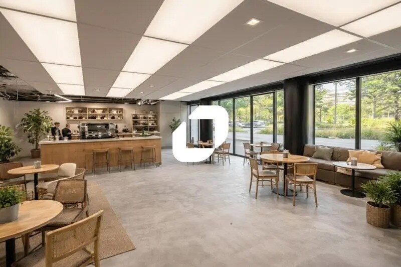 Retail in Lyon for lease Interior Photo- Image 1 of 15