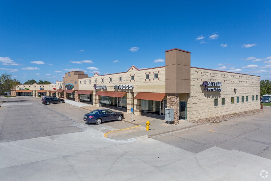 8401-8475 Hickman Rd, Urbandale, IA à louer - Photo du bâtiment - Image 2 de 13