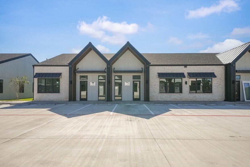 1325 Main St, Katy, TX à louer - Photo du bâtiment - Image 2 de 2