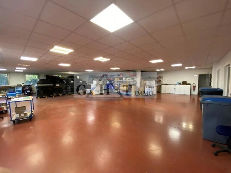 Industrial in Ris-Orangis for lease - Interior Photo - Image 3 of 12