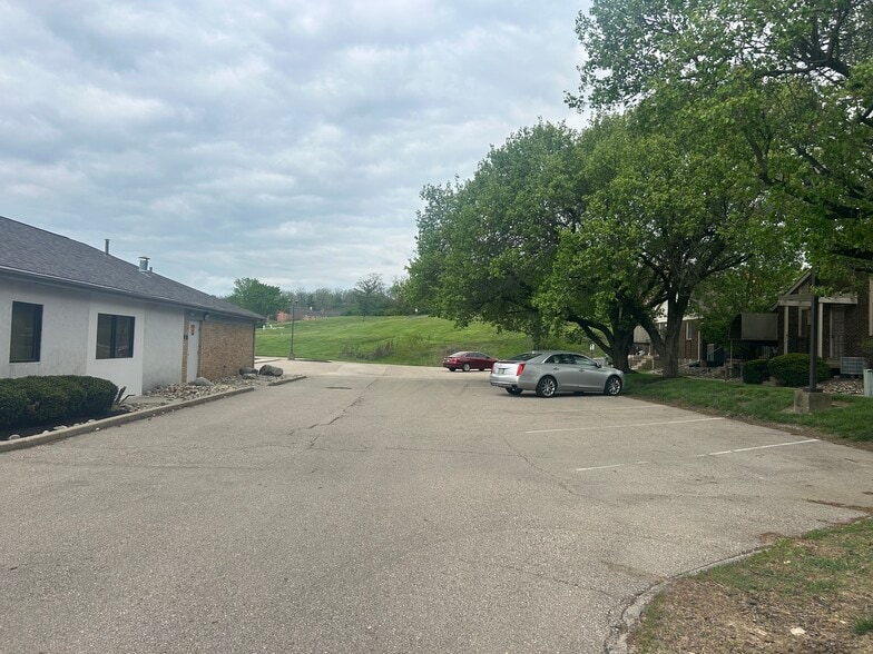12037 Sheraton Ln, Cincinnati, OH for sale - Building Photo - Image 3 of 15