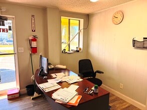 2130 Andrea Ln, Fort Myers, FL à louer Photo intérieure- Image 2 de 6