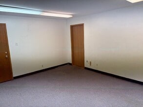 3145-3159 Fee Fee Rd, Bridgeton, MO for lease Interior Photo- Image 1 of 3
