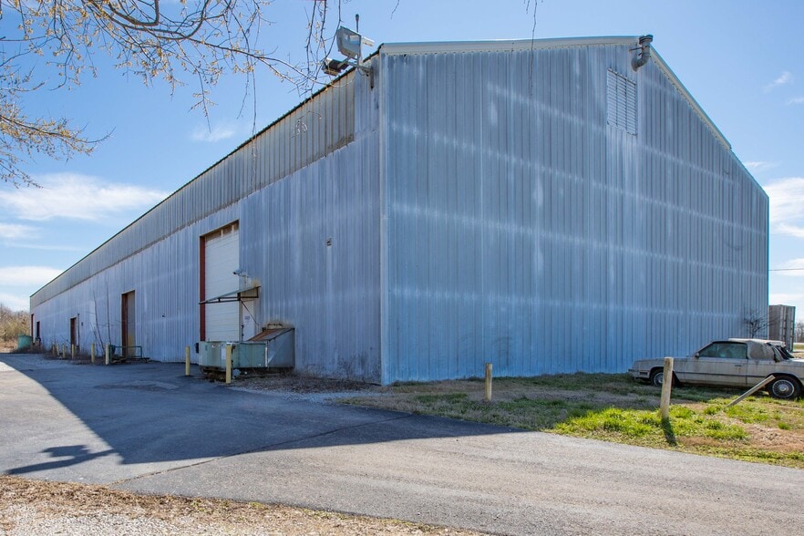 1742 Monsanto Rd, Columbia, TN for lease - Building Photo - Image 2 of 12