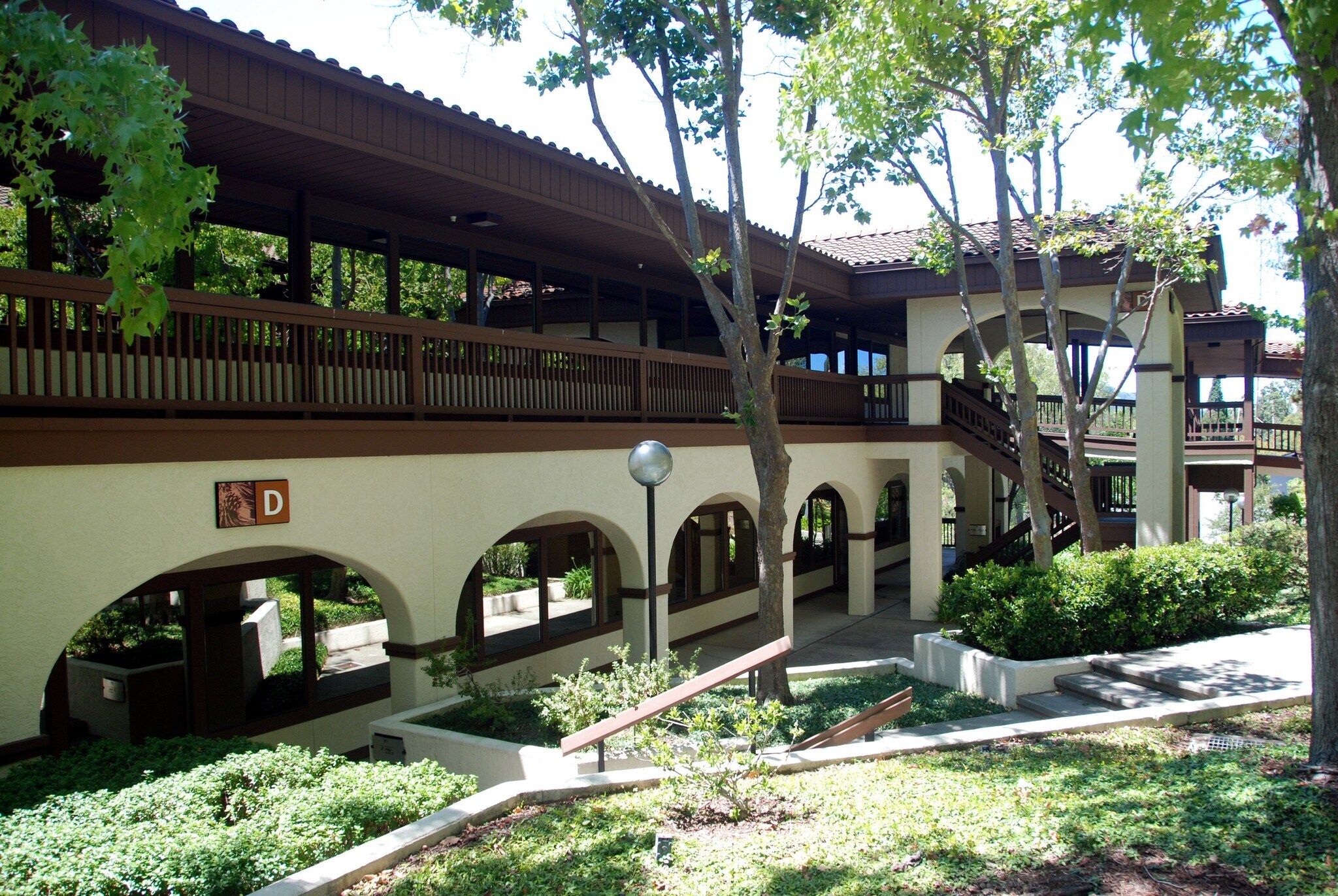 4 Orinda Way, Orinda, CA à louer Photo du bâtiment- Image 1 de 6