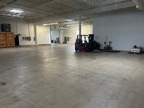 1105 Carolina Dr, West Chicago, IL for lease Interior Photo- Image 2 of 5