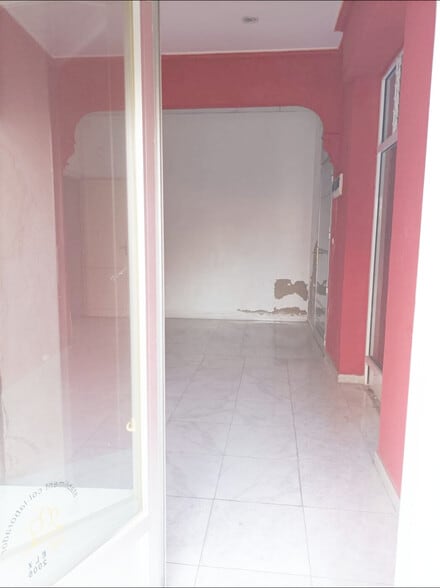 Retail in Elche for lease - Interior Photo - Image 3 of 4
