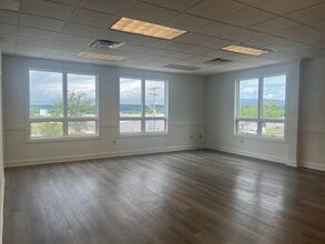 105 Stony Pointe Way, Strasburg, VA for lease Interior Photo- Image 1 of 3