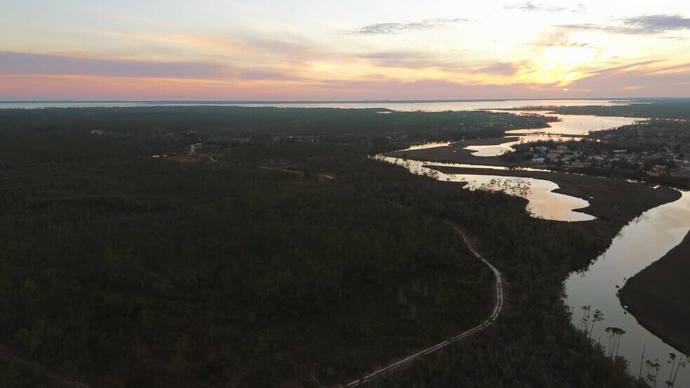1025 Highway 2297, Panama City, FL à vendre - Vidéo sur l’inscription commerciale - Image 2 de 7