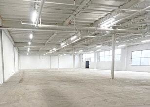 50 Nassau Terminal Rd, New Hyde Park, NY à louer Photo intérieure- Image 2 de 2