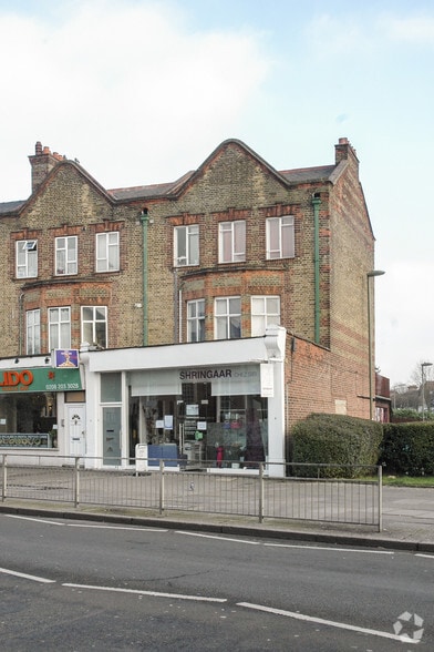 3-3A Burroughs Para, London for sale - Primary Photo - Image 1 of 3