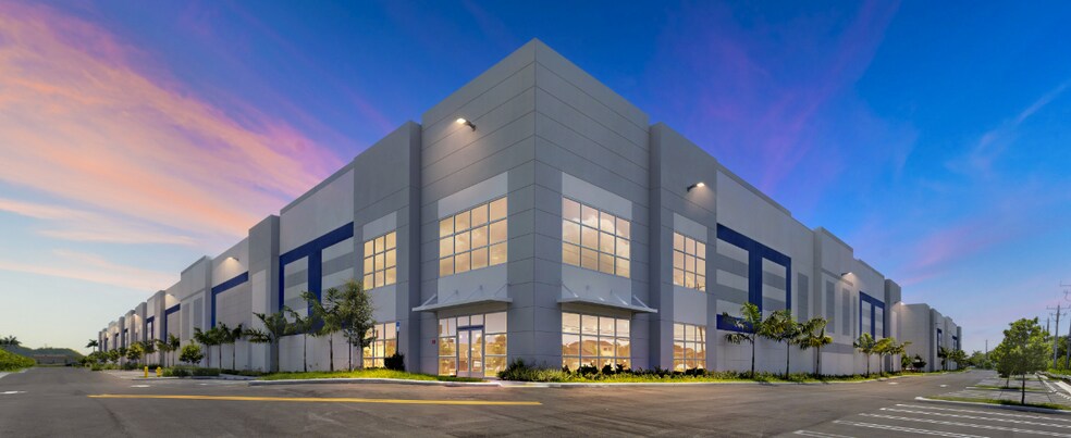 6505 NW 167th St, Hialeah, FL à louer - Photo du bâtiment - Image 1 de 35