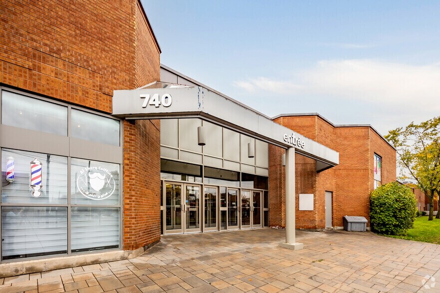 740 Boul de la Côte-Vertu, Montréal, QC à louer - Photo du bâtiment - Image 1 de 23