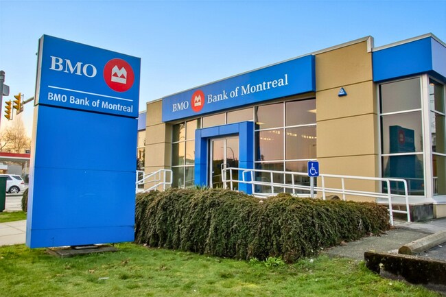 Plus de détails pour 3290 Grandview Hwy, Vancouver, BC - Commerce de détail à vendre