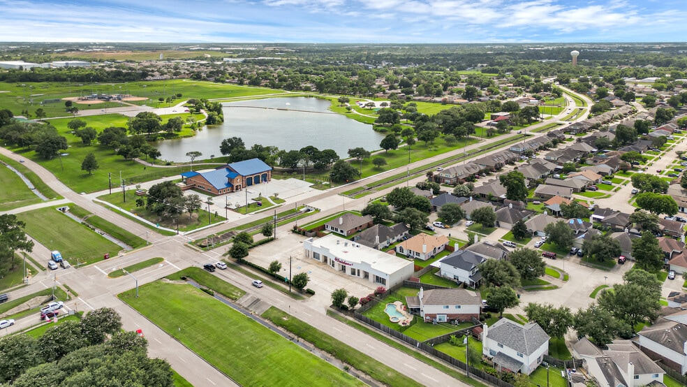 4690 Burke Rd, Pasadena, TX for sale - Building Photo - Image 2 of 33