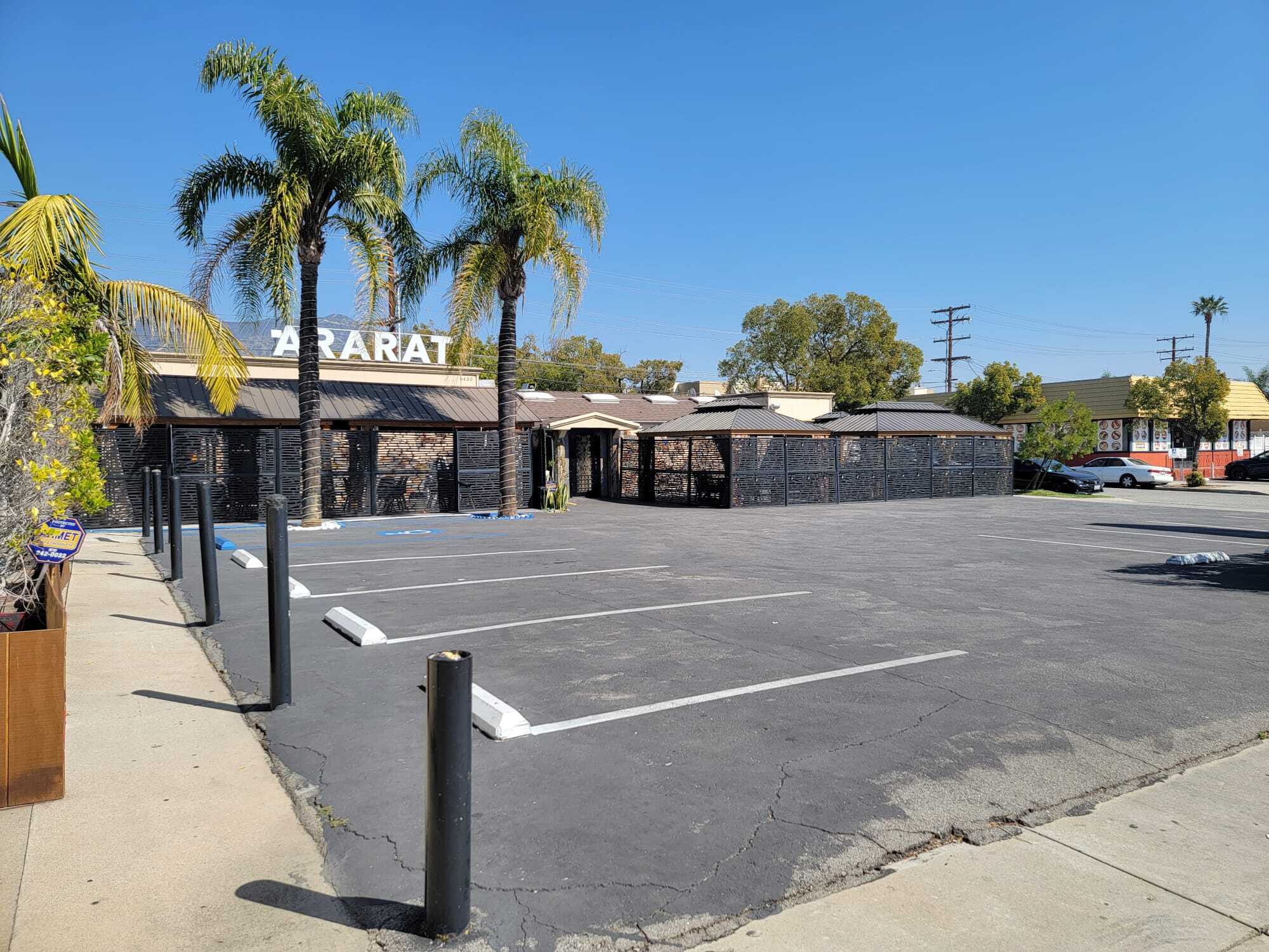 6430 San Fernando Blvd Glendale CA 91201 portfolio of 2 properties for sale on LoopNet.ca Building Photo- Image 1 of 9