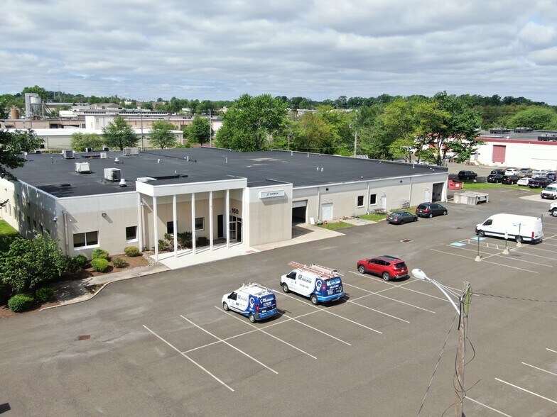 160 Commerce Dr, Montgomeryville, PA à louer - Photo du bâtiment - Image 3 de 5