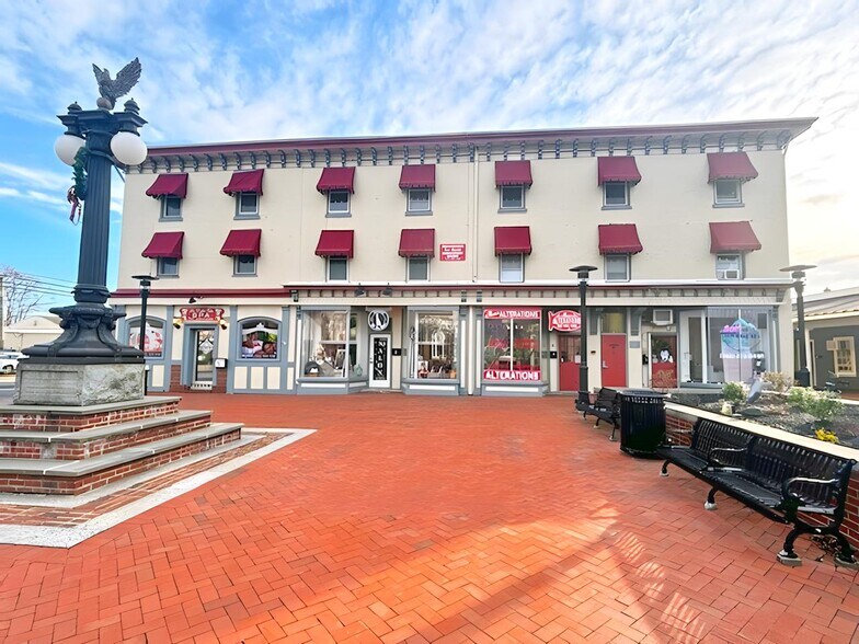 Two Parcel Assemblage for Sale portefeuille de 2 propriétés à vendre sur LoopNet.ca - Photo du bâtiment - Image 2 de 2