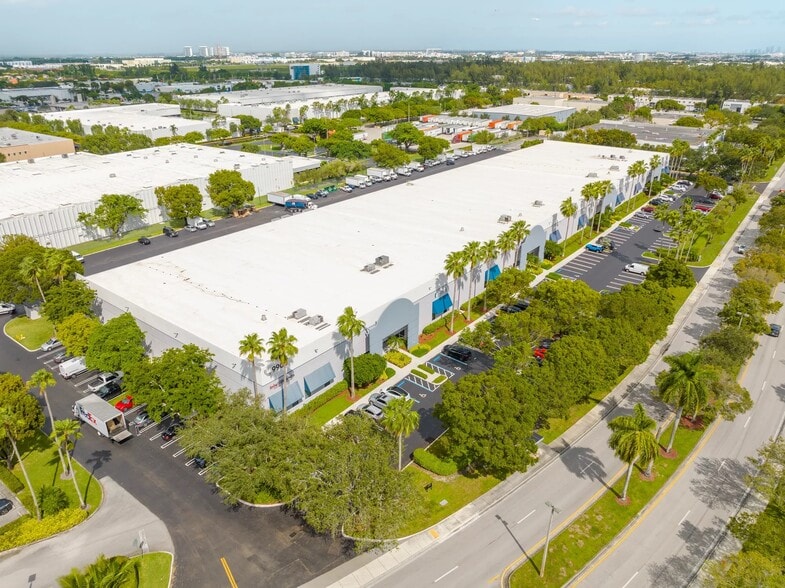 10000 NW 17th St, Miami, FL for lease - Building Photo - Image 2 of 4
