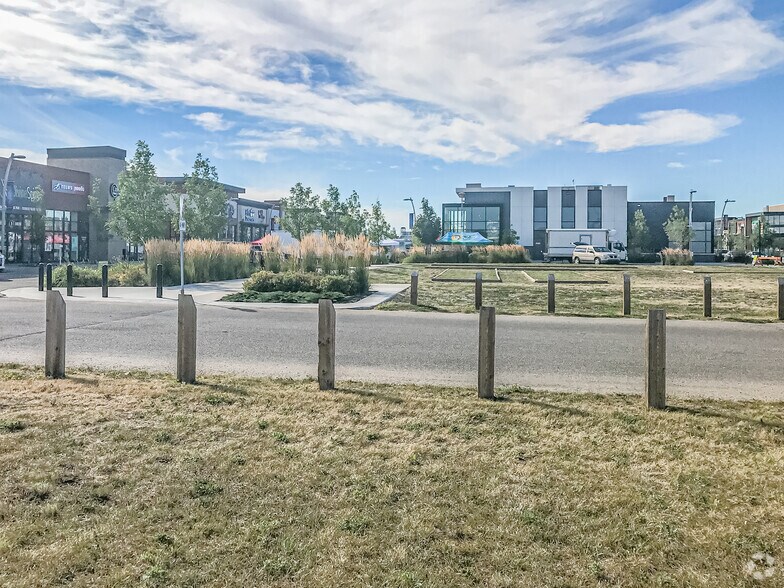 6103 Currents Dr NW, Edmonton, AB à louer - Photo du bâtiment - Image 2 de 2