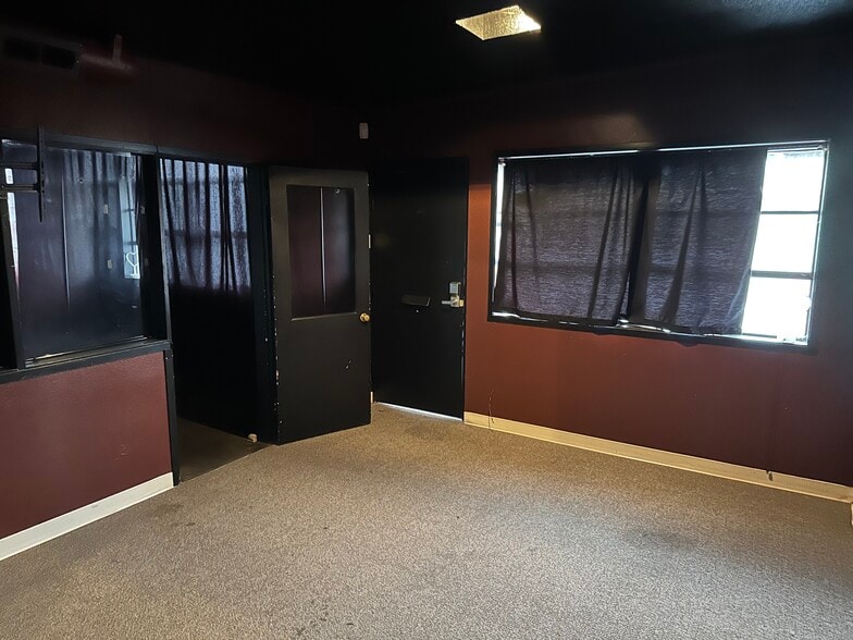 2218 NW 21st Ave, Portland, OR for lease - Lobby - Image 2 of 12