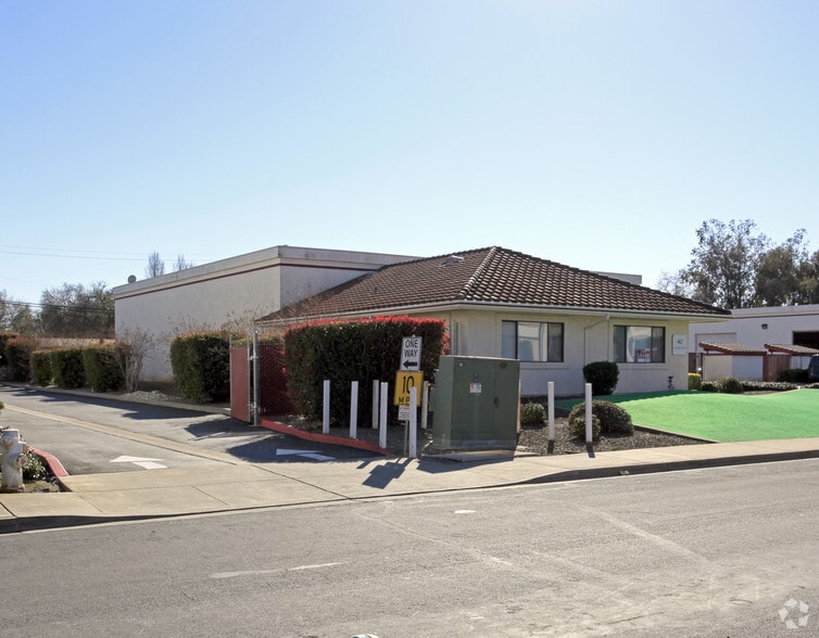 40 Union Way, Vacaville, CA for lease - Building Photo - Image 2 of 24