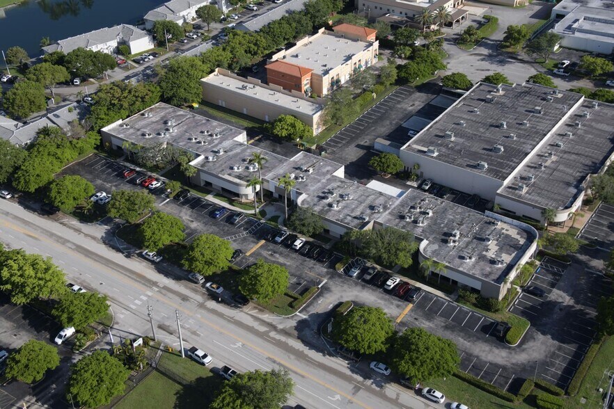 11921-12041 SW 144th St, Miami, FL à louer - Photo du bâtiment - Image 2 de 17