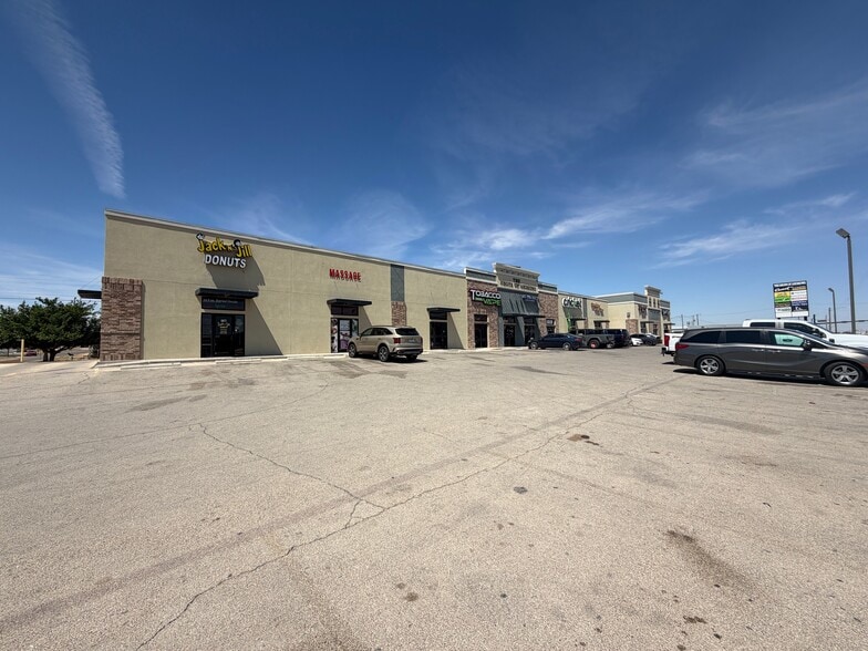 700 S Main St, Andrews, TX à louer - Photo du bâtiment - Image 2 de 11