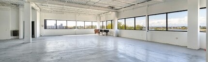 24 Meadowlands Pky, Secaucus, NJ à vendre Photo intérieure- Image 1 de 1