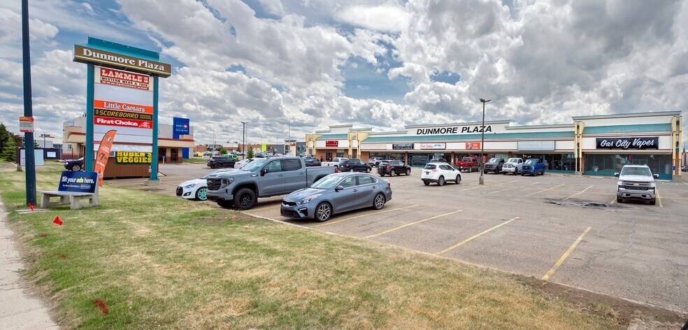 3158-3202 Dunmore Rd, Medicine Hat, AB à louer - Photo du bâtiment - Image 2 de 2