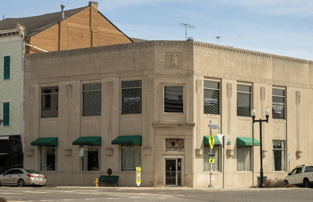 1 Monument Sq, Urbana, OH à louer Photo principale- Image 1 de 2