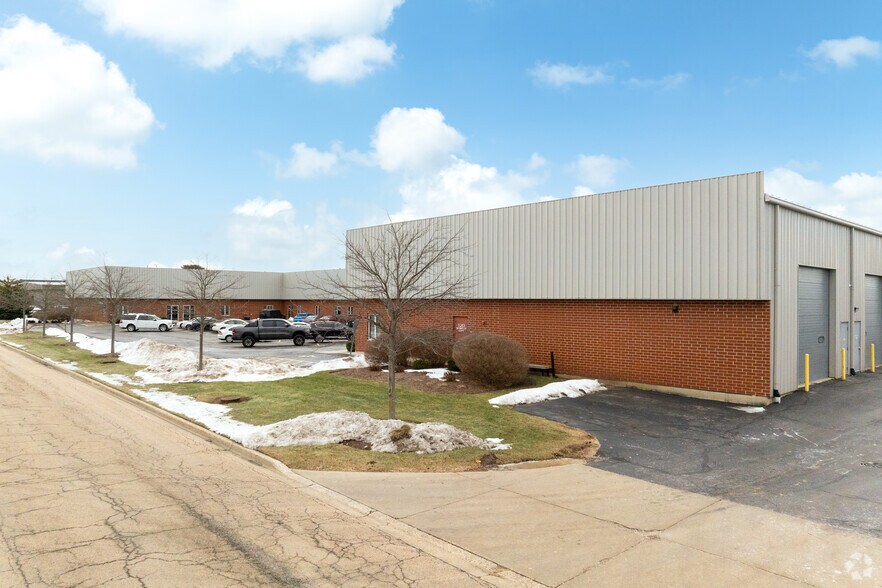11253-11299 Kiley Dr, Huntley, IL à louer - Photo du bâtiment - Image 2 de 4