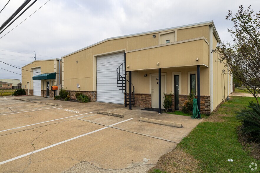 313 S 16th St, La Porte, TX à louer - Photo du bâtiment - Image 3 de 9