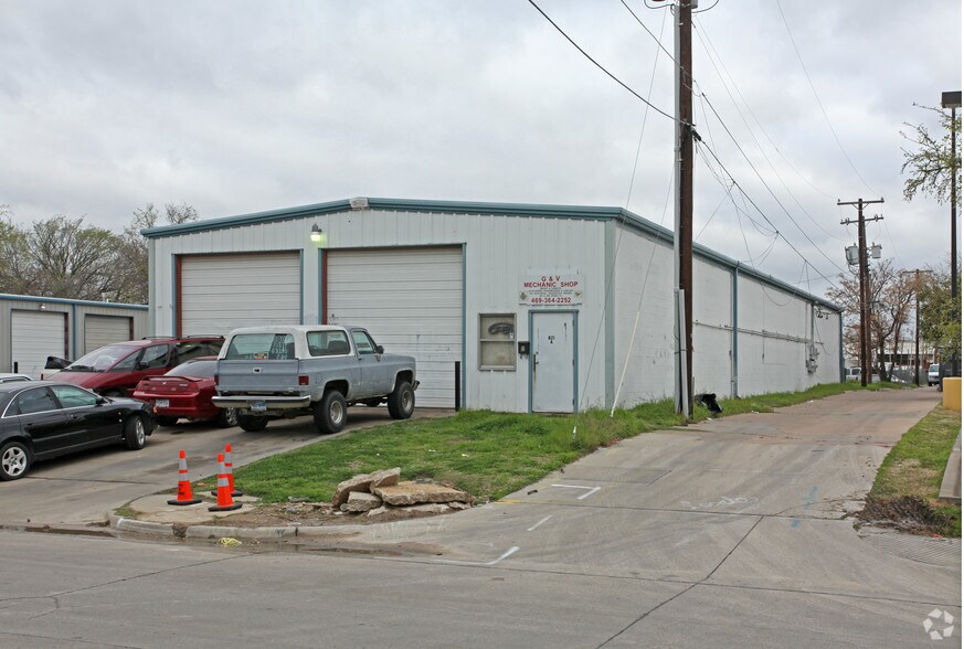 821 E 3rd St, Irving, TX à vendre - Photo du bâtiment - Image 2 de 3
